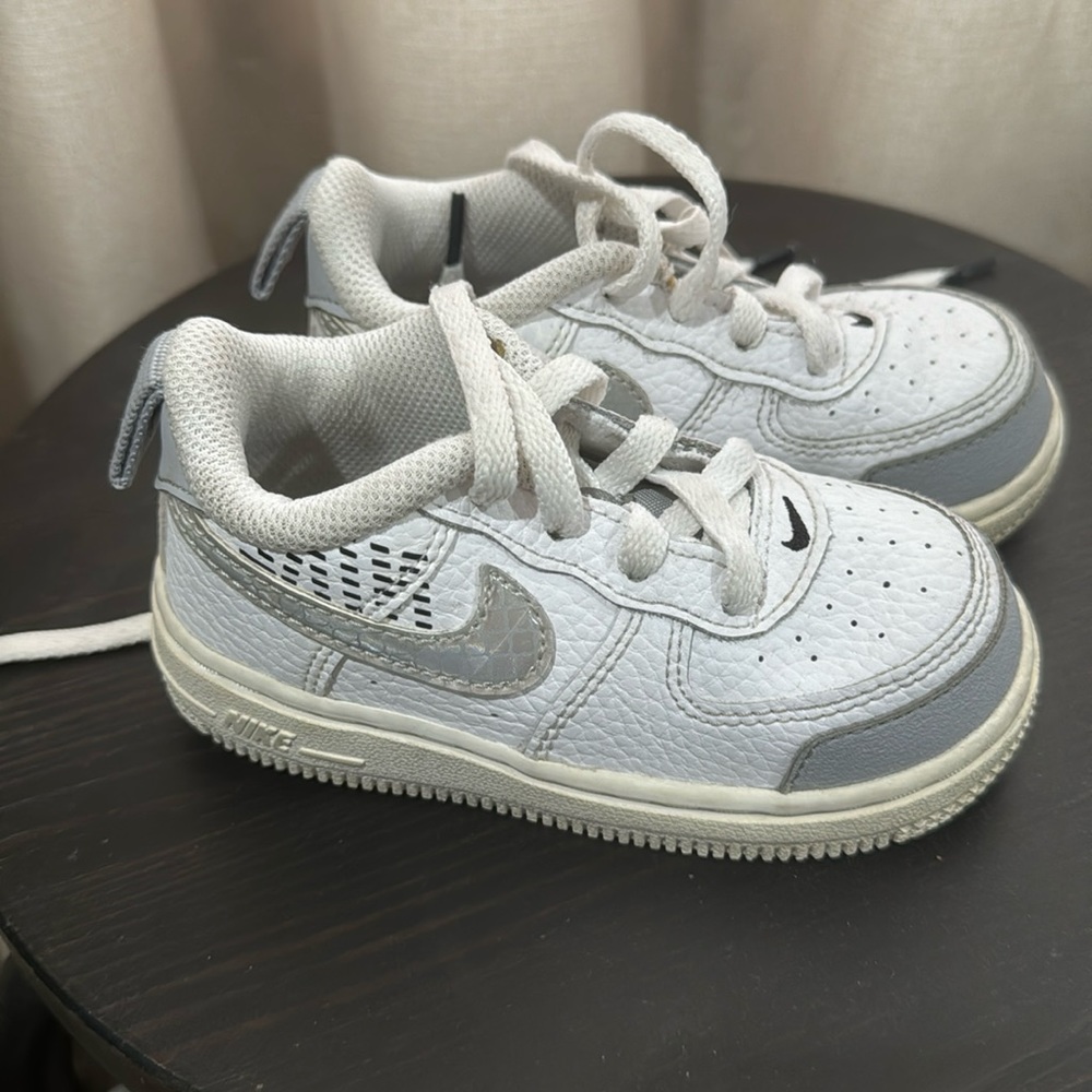 Nike forcé 1 black and grey